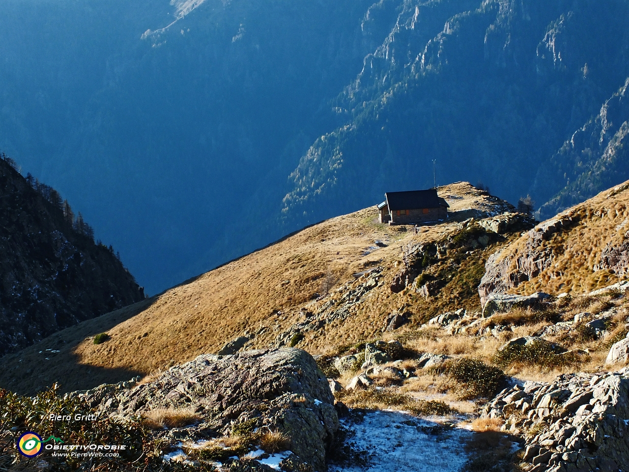 64 posto sul cocuzzolo a picco sul vallone sottostante....JPG